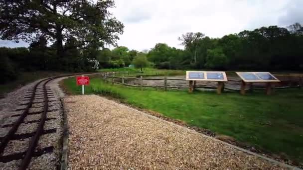 Exbury Gardens Railway Che Corre Miglia Intorno Alla Parte Settentrionale — Video Stock