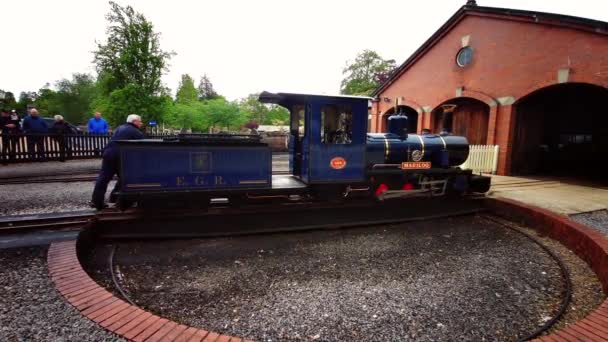 Railway Turntable Steam Engines Miniature Steam Train Exbury Gardens England — Stock Video