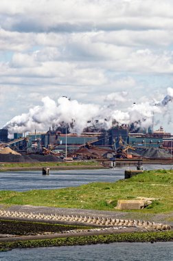 Ijmuiden limanındaki Tata çelik fabrikası, Hollanda - 4 Mart 2012