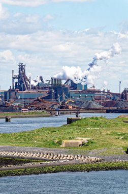 Ijmuiden limanındaki Tata çelik fabrikası, Hollanda - 4 Mart 2012