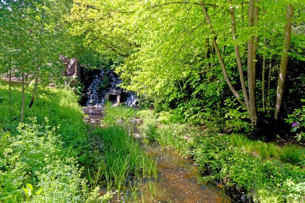 Resmål Storbritannien Virginia Water Cascade Windsor Great Park Surrey England — Stockfoto
