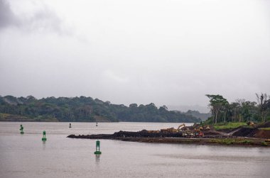 Kanaldaki yeni genişletilmiş kilitlerin Panama Kanalı İnşaatı. Galliard Cut - Panama Yeni Panama Kanalı İnşaatı 25 Ocak 2011