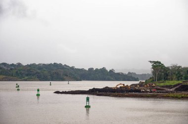 Kanaldaki yeni genişletilmiş kilitlerin Panama Kanalı İnşaatı. Galliard Cut - Panama Yeni Panama Kanalı İnşaatı 25 Ocak 2011