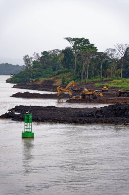 Kanaldaki yeni genişletilmiş kilitlerin Panama Kanalı İnşaatı. Galliard Cut - Panama Yeni Panama Kanalı İnşaatı 25 Ocak 2011