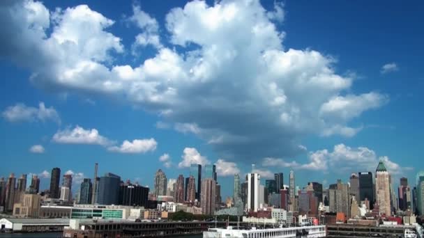 Berlayar Sungai Hudson Depan Pencakar Langit South Manhattan Manhattan New — Stok Video