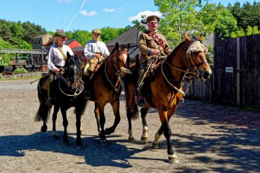Birinci Dünya Savaşı 'nda eski asker üniforması giymiş kişiler Beamish, Durham County, İngiltere, 12 Haziran 2021