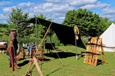 Birinci Dünya Savaşı 'nda eski asker üniforması giymiş kişiler Beamish, Durham County, İngiltere, 12 Haziran 2021