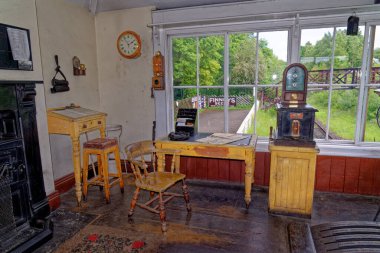 Rowlew Tren İstasyonu 'nun kontrol odasında Beamish Village, Durham County, İngiltere, 12 Haziran 2021