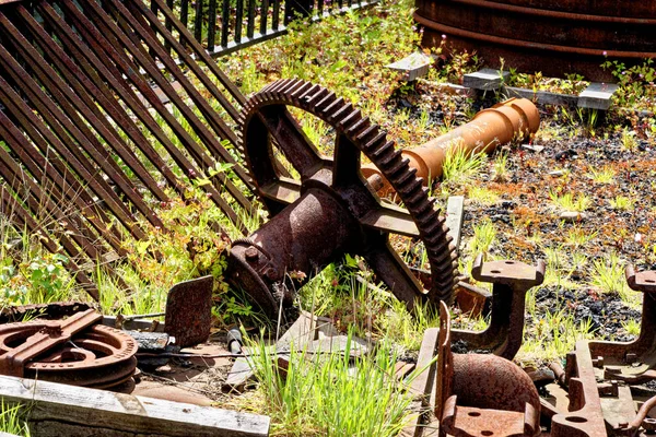 生锈的齿轮机械传动 工业机械老式设计车轮 英国达勒姆县Beamish村 — 图库照片
