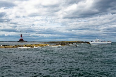Longstone Deniz Feneri tekne gezisi Kuzey İngiltere 'nin Northumberland Sahili' ndeki Farne Adaları 'nda yer almaktadır.