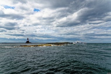 Longstone Deniz Feneri tekne gezisi Kuzey İngiltere 'nin Northumberland Sahili' ndeki Farne Adaları 'nda yer almaktadır.
