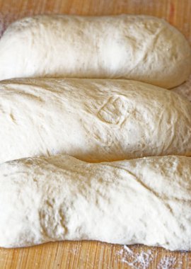 Fırına koymadan önce ekmek hamuru - Fransız ekmeği üretim süreci