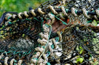 Antika trolü - Istakoz ve yengeç avlamak için balık kapanır - Birleşik Krallık rıhtımında balıkçılık ekipmanları