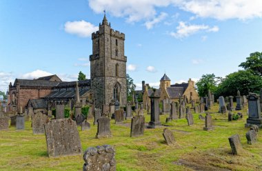 Stirling Şatosu, Stirling, İskoçya, İngiltere 'nin yanındaki Kutsal Kaba Mezarlığı Kilisesi - 16 Temmuz 2021