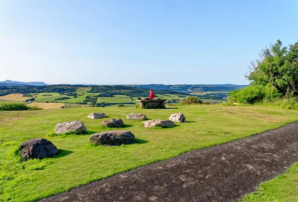 Hombre Observando Río Tay Carretera M90 Dundee Desde Kinnoull Hill — Foto de Stock