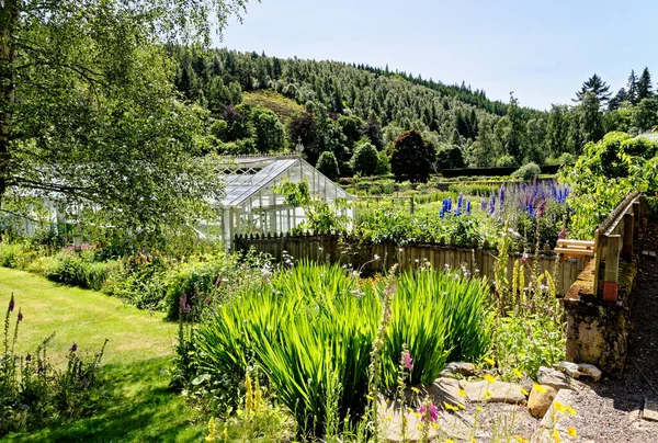 苏格兰东北部阿伯登郡Balmoral城堡的菜园和玻璃屋 — 图库照片