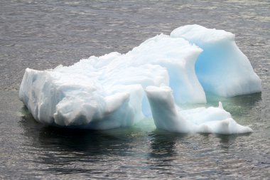 Antarktika - sekmeli buzdağı