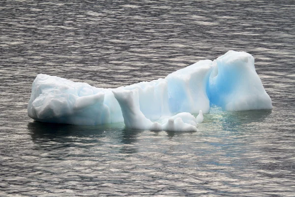 Antarktika - sekmeli buzdağı