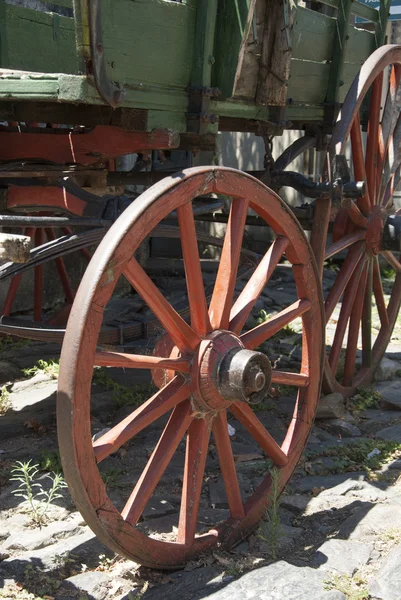 老式的木制车轮， — 图库照片
