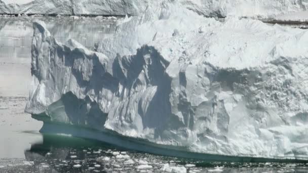 Côtes de l'Antarctique - Réchauffement climatique - Formations glaciaires — Video