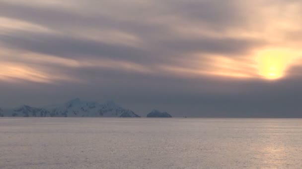 Zonsondergang en zonsopgang in Antarctica - Antarctisch Schiereiland - Palmer archipel — Stockvideo