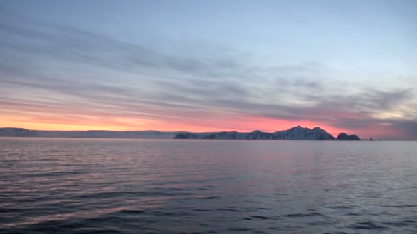Zachodem a wschodem słońca w Antarktyda - Półwysep Antarktyczny - Archipelag Palmera — Wideo stockowe