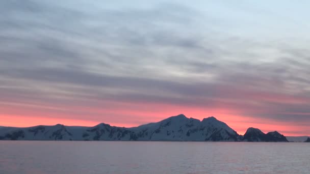 Sonnenuntergang und Sonnenaufgang in der Antarktis - antarktische Halbinsel - Palmerarchipel — Stockvideo