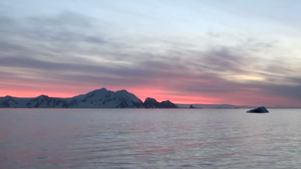 Sonnenuntergang und Sonnenaufgang in der Antarktis - antarktische Halbinsel - Palmerarchipel — Stockvideo