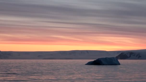 Sonnenuntergang und Sonnenaufgang in der Antarktis - antarktische Halbinsel - Palmerarchipel — Stockvideo