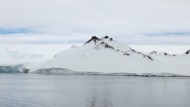 King George Island-Antarktis kust med Isformationer — Stockvideo