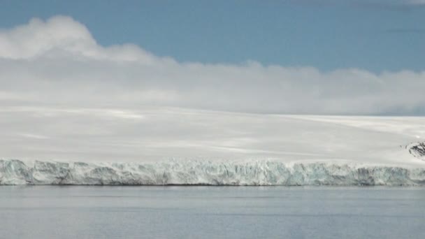 Línea costera de la Antártida - Calentamiento global - Formaciones de hielo — Vídeos de Stock