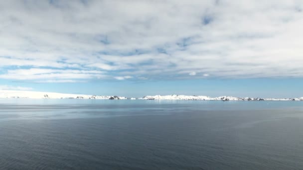 Берегова лінія Антарктиди - глобальне потепління - льодовиковий утворень — стокове відео