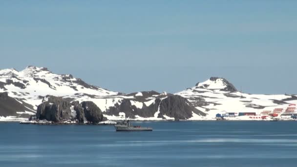 Côtes de l'Antarctique - Réchauffement climatique - Formations glaciaires — Video