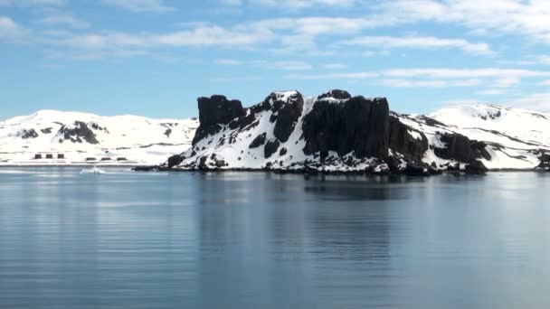 Antarktisz - globális felmelegedés - jég formációk partvonala — Stock videók