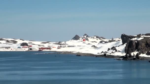 Côtes de l'Antarctique - Réchauffement climatique - Formations glaciaires — Video