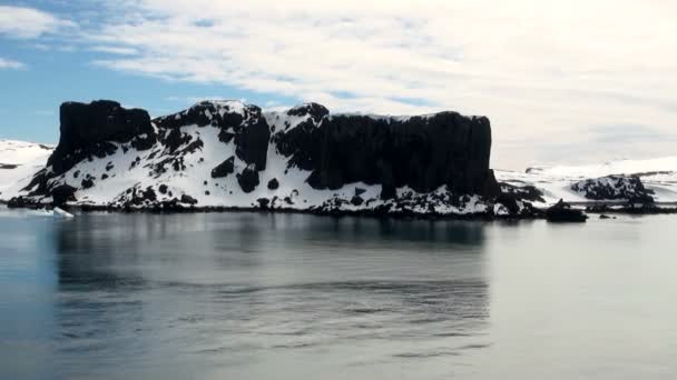 Línea costera de la Antártida - Calentamiento global - Formaciones de hielo — Vídeo de stock