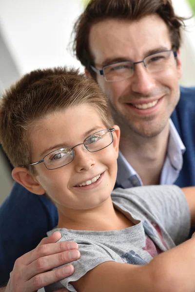 Niño y papá con anteojos — Foto de Stock