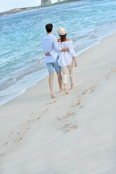 Just married couple walking — Stock Photo, Image