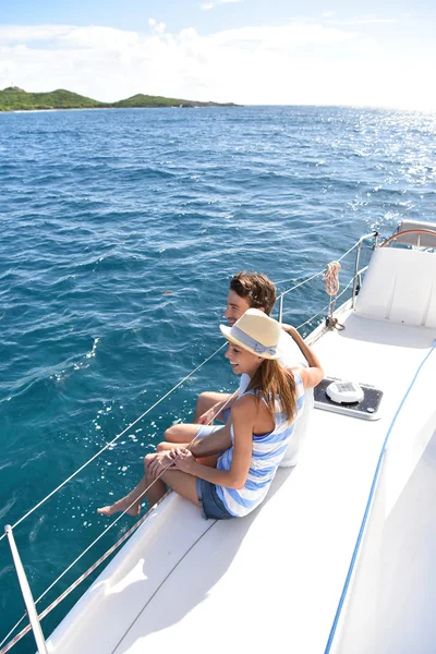 Couple sitting on sailboat deck — Stock Photo, Image