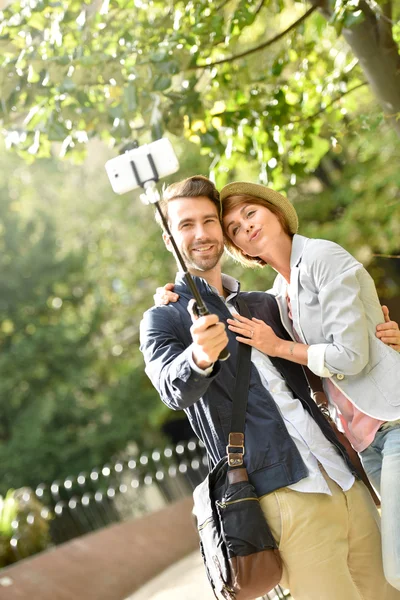 V lásce pár s selfie obrázek — Stock fotografie