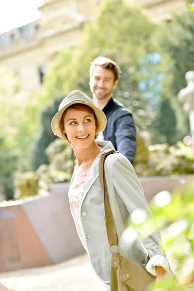 Woman  pulling boyfriend's arm — Stock Photo, Image