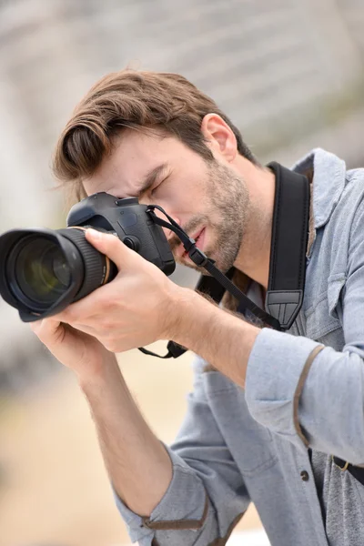 Reporter on a shooting day — Stock Photo, Image