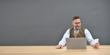 İşadamı okuma iletisi