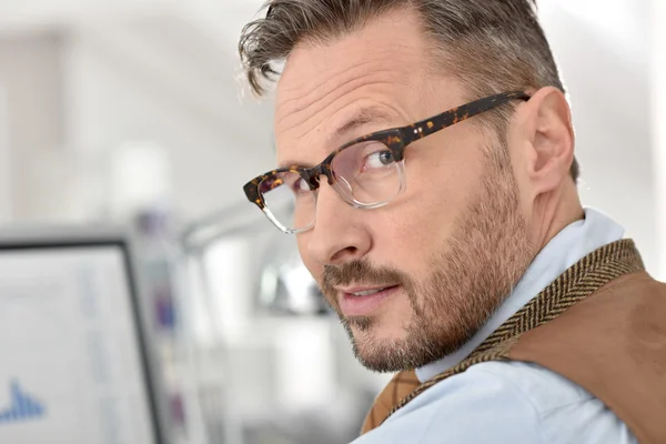 Mann mit Brille — Stockfoto