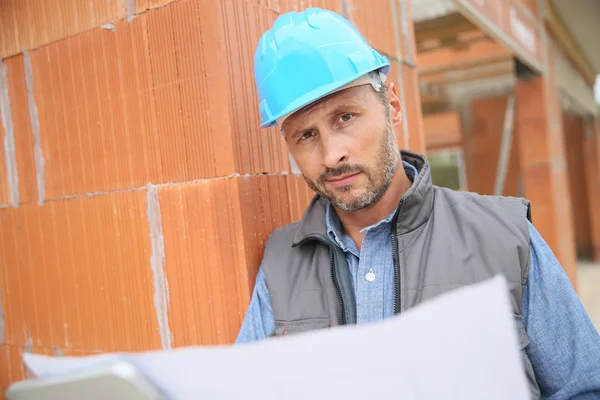 Manager checking blueprint on site — Stock Photo, Image