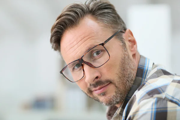 Man wearing eyeglasses — Stock Photo, Image