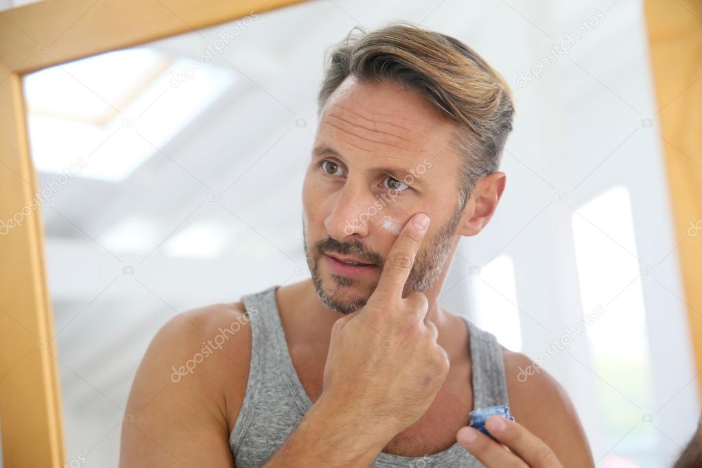 man applying anti-wrinkle cream
