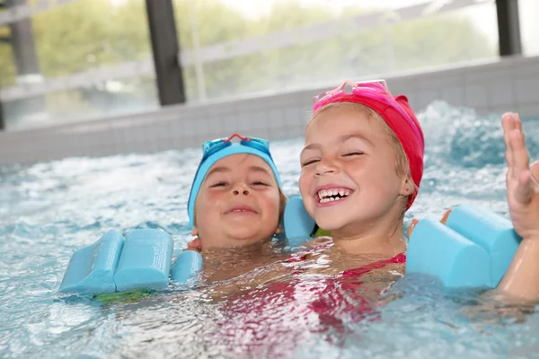 Kids having fun in  pool — Stock Photo, Image