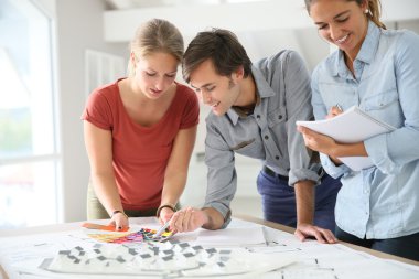 Projede çalışan öğrenciler