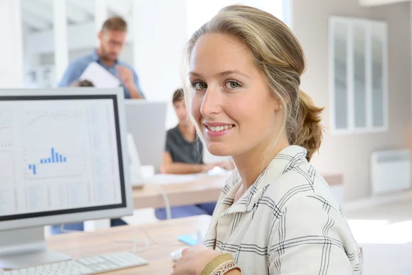 Girl working on desktop computer — Stock Photo, Image